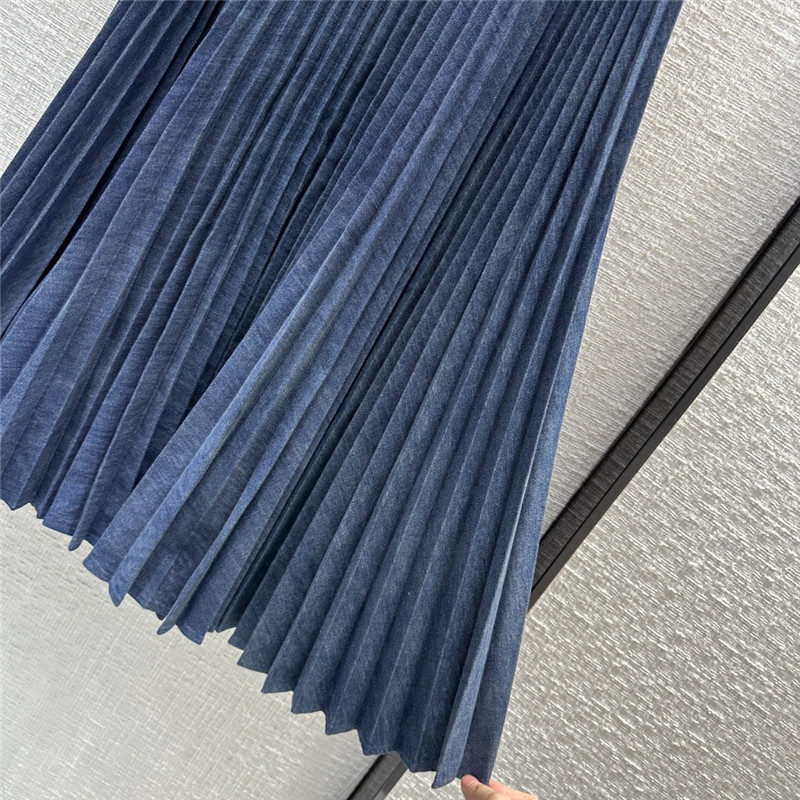 Va1e*ntin0 ach**elordion pleated denim skirt replica designer clothes