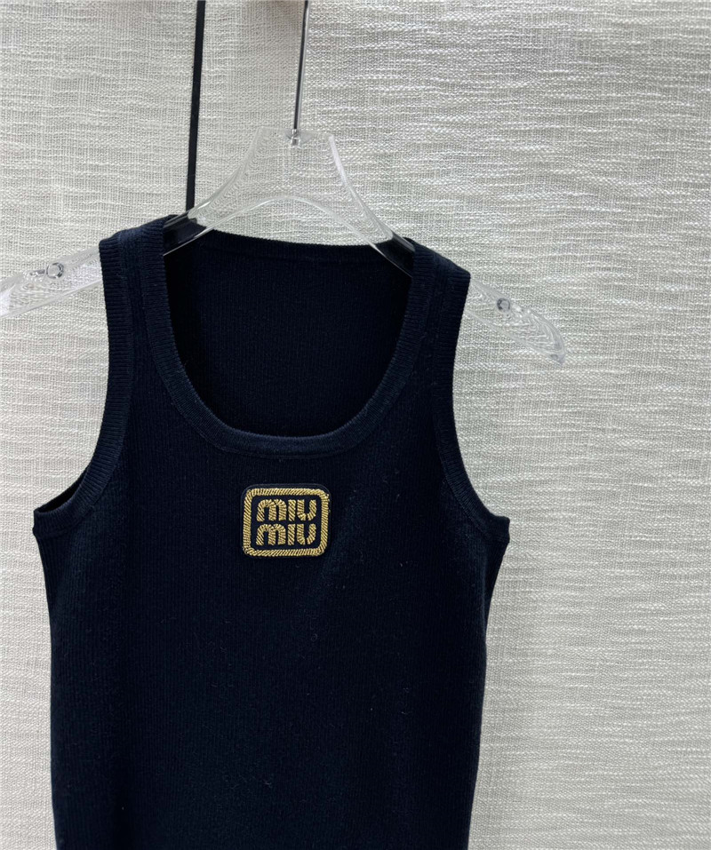 M1um1u gold thread logo knitted vest replicas clothes