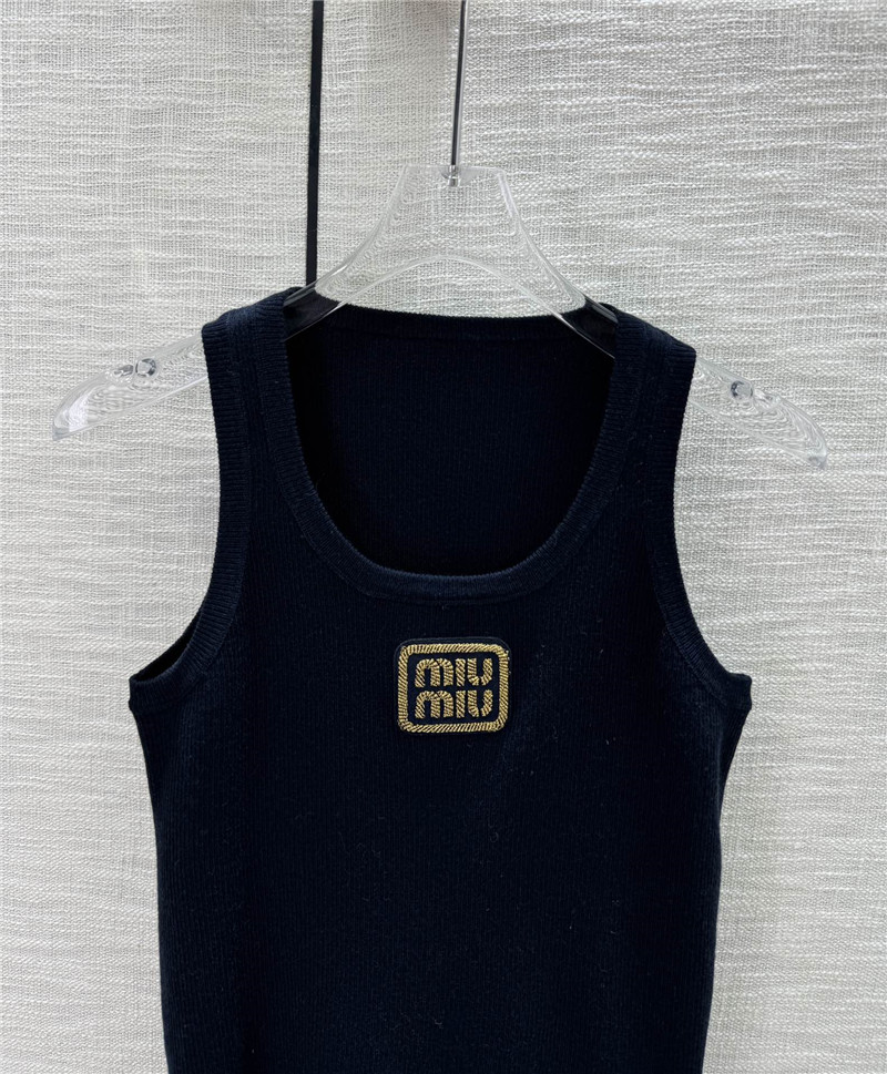 M1um1u gold thread logo knitted vest replicas clothes