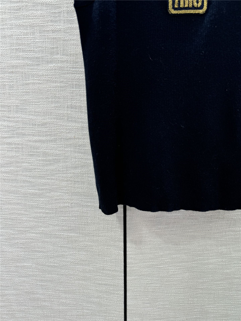 M1um1u gold thread logo knitted vest replicas clothes