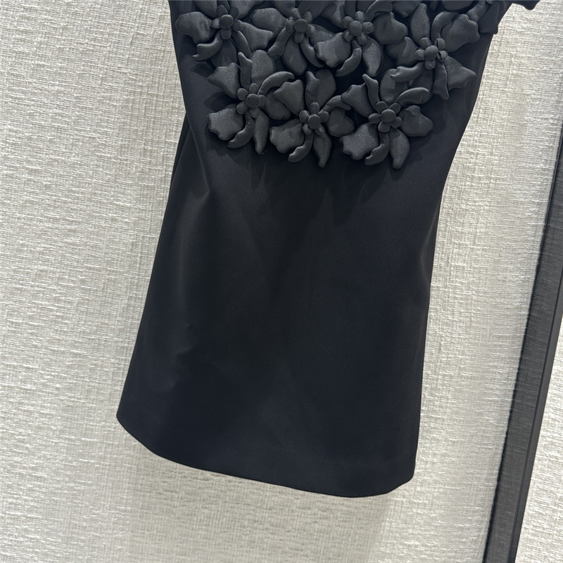 Va1e*ntin0 suspender black dress replica clothing