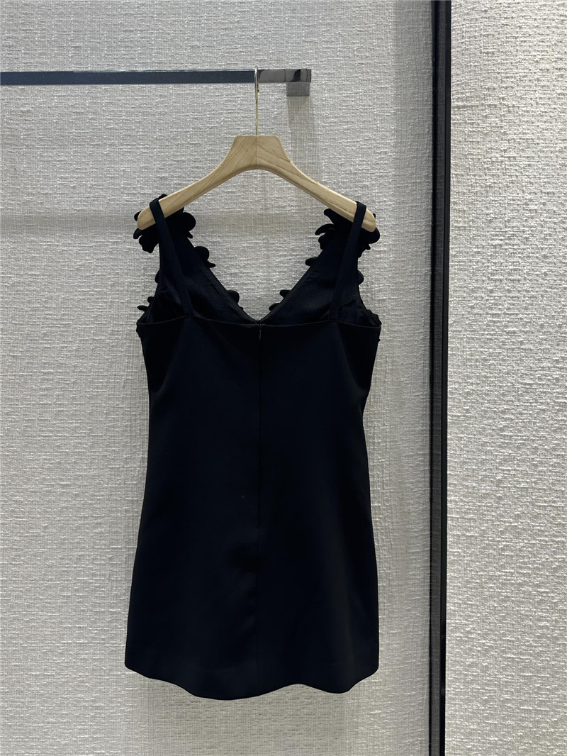 Va1e*ntin0 suspender black dress replica clothing