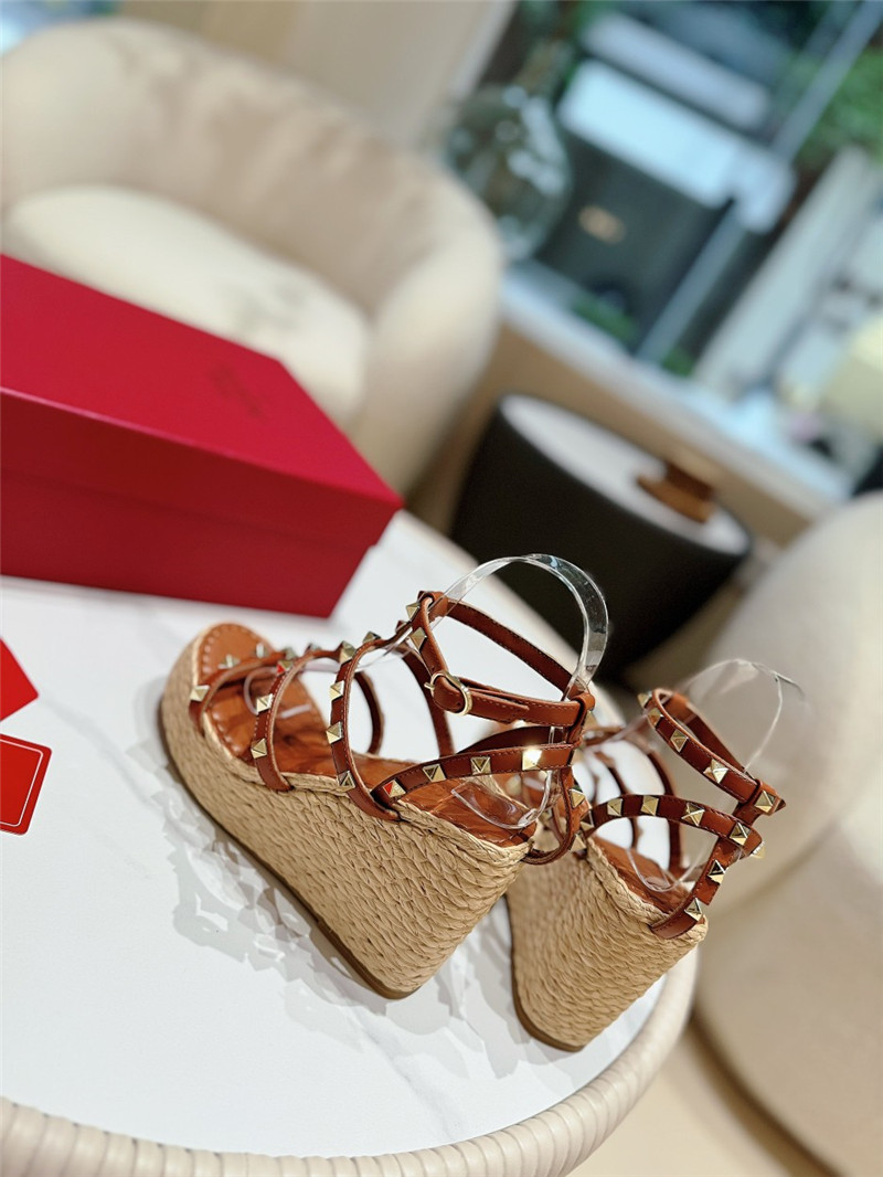 Va1e*ntin0 garavani rockstud wedge sandals brown