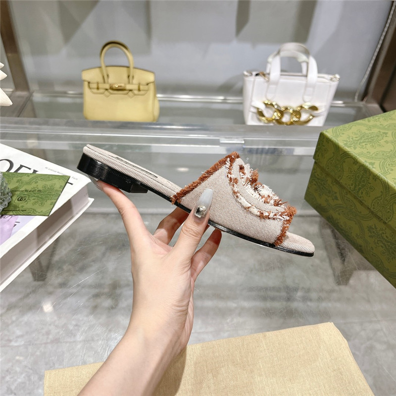 Gvc*1 interlocking g slide sandal brown canvas