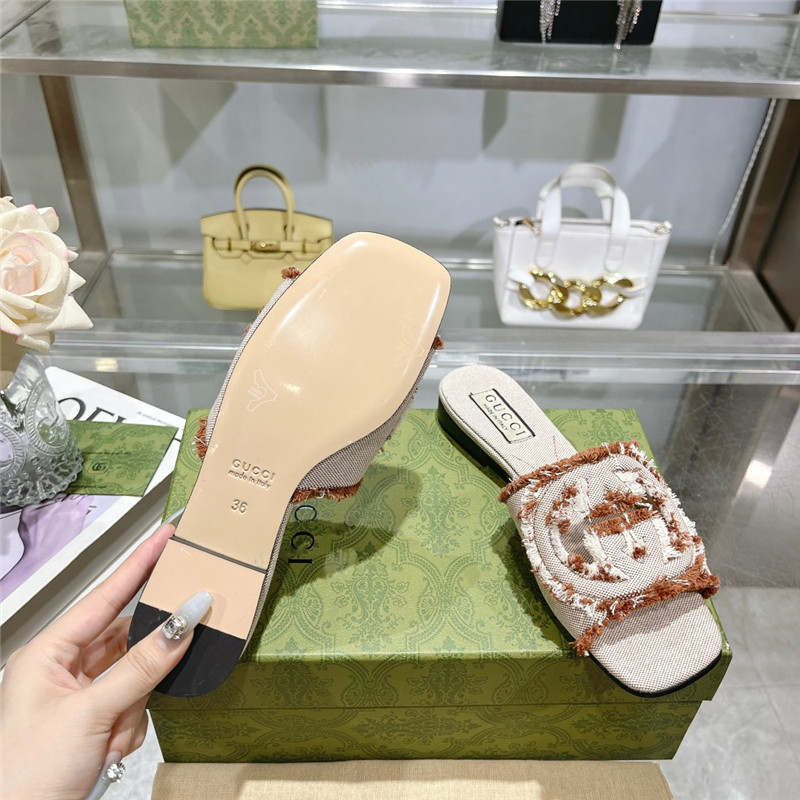 Gvc*1 interlocking g slide sandal brown canvas