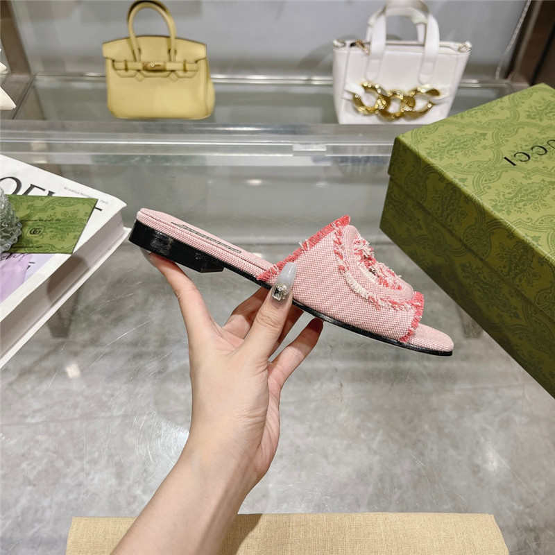 Gvc*1 interlocking g slide sandal pink canvas