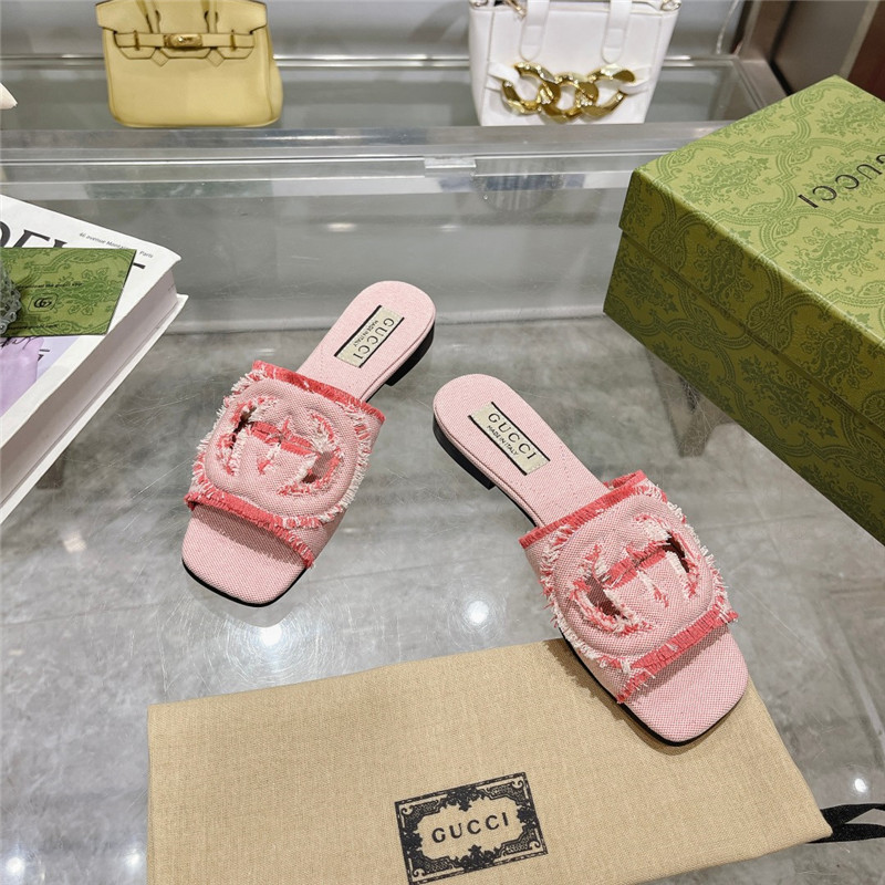 Gvc*1 interlocking g slide sandal pink canvas