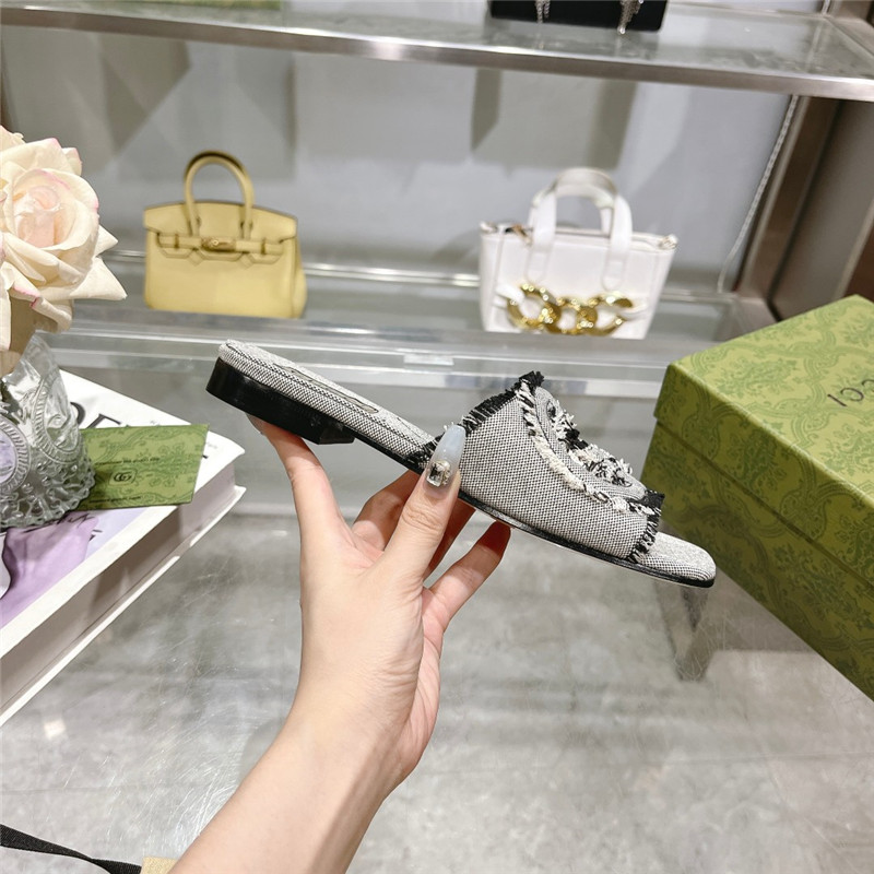 Gvc*1 interlocking g slide sandal gray canvas