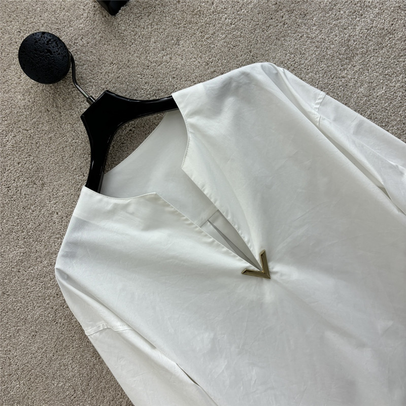 Va1e*ntin0 gold v logo shirt replica d&g clothing