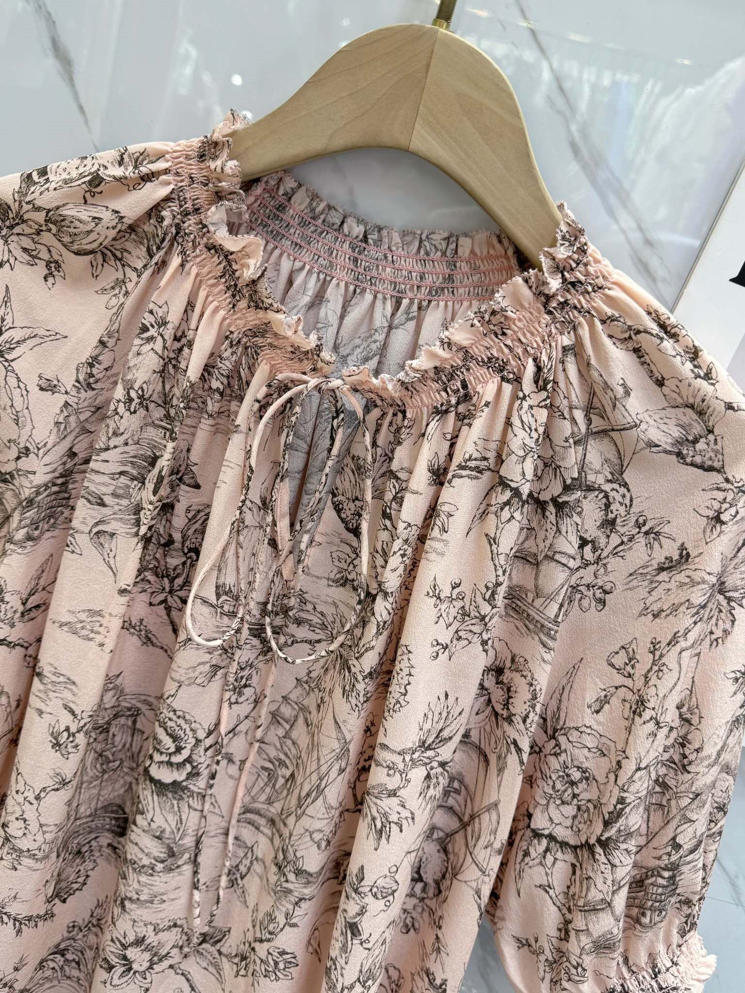 D10r elastic neck silk top replica d&g clothing