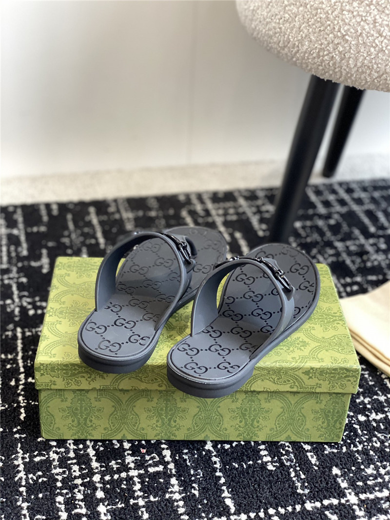 Gvc*1 horsebit thong sandals in black