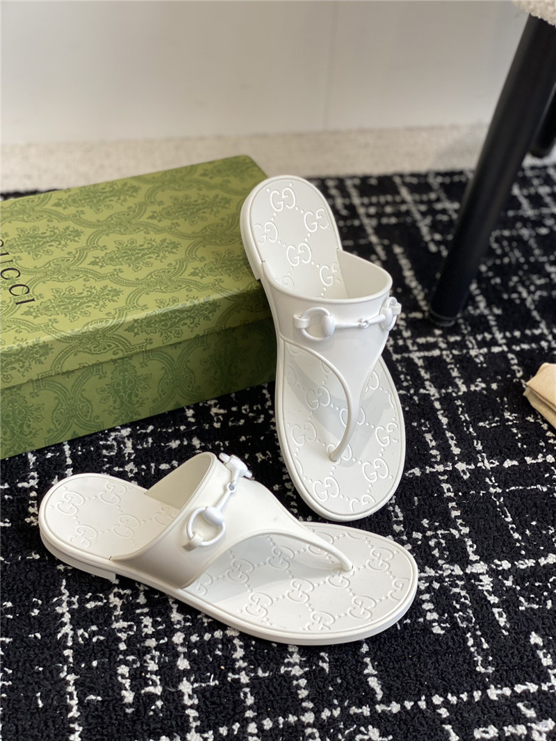 Gvc*1 horsebit thong sandals in white