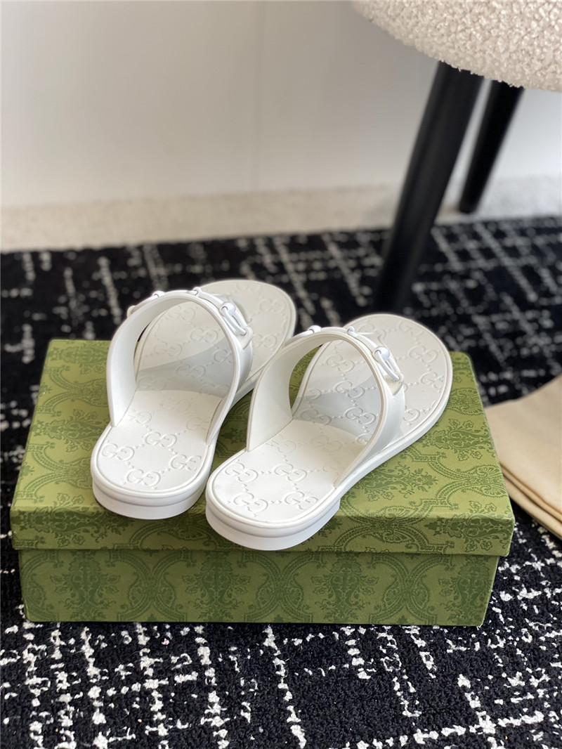 Gvc*1 horsebit thong sandals in white