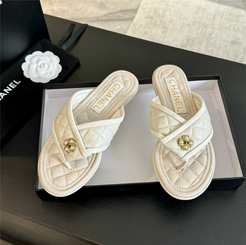 Ch**el tweed white flats flip flop