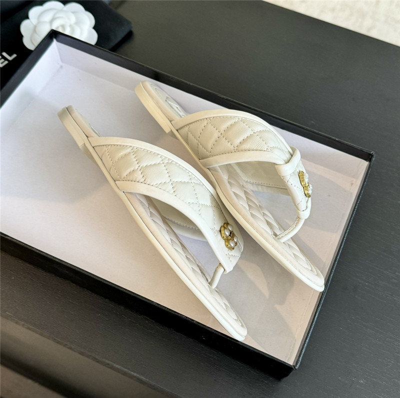 Ch**el tweed white flats flip flop