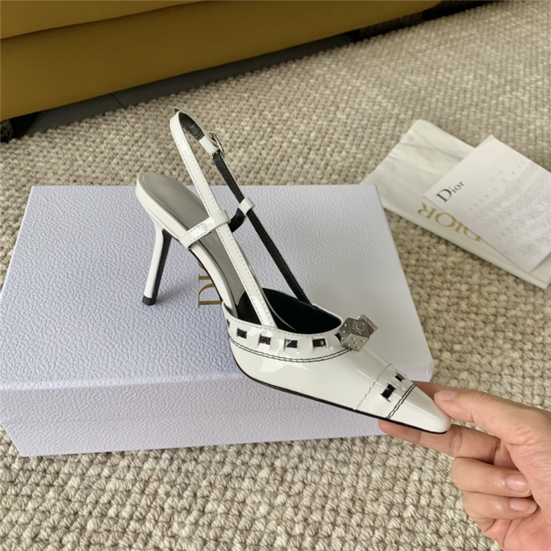 D10r white patent leather pointed toe pumps