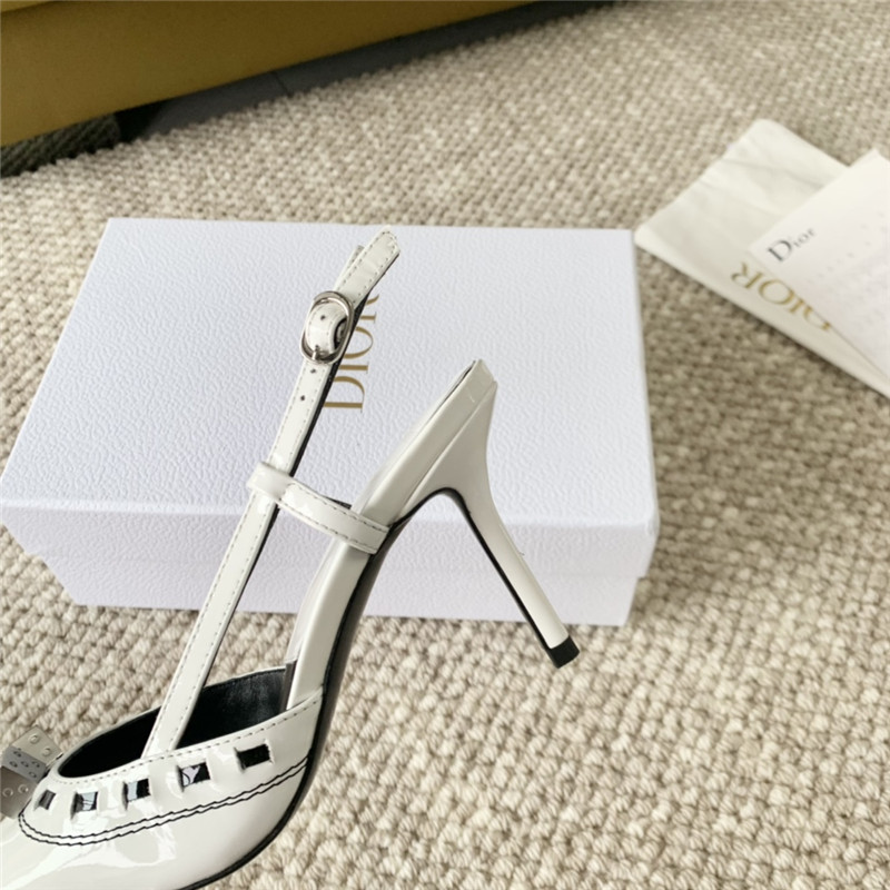 D10r white patent leather pointed toe pumps