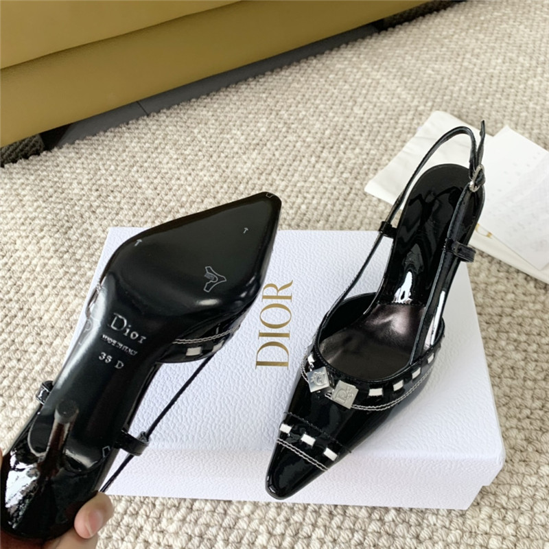 D10r black patent leather pointed toe pumps