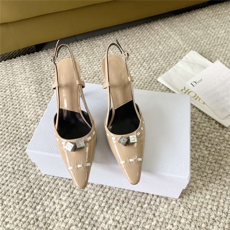 D10r patent leather pointed toe pumps in beige