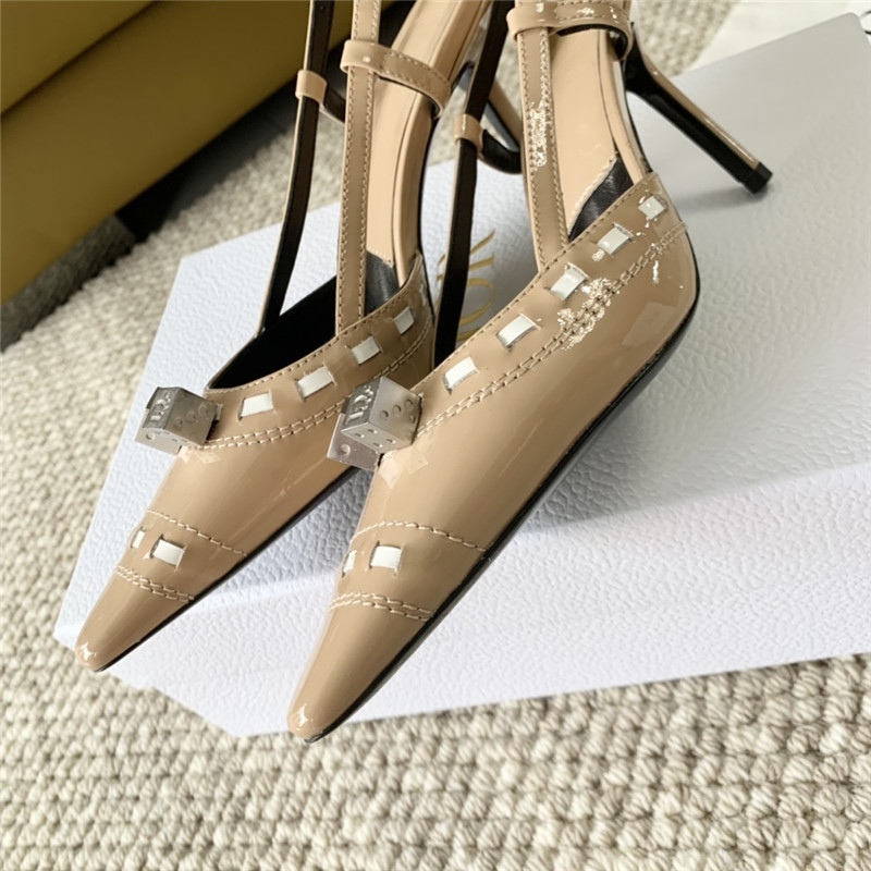 D10r patent leather pointed toe pumps in beige