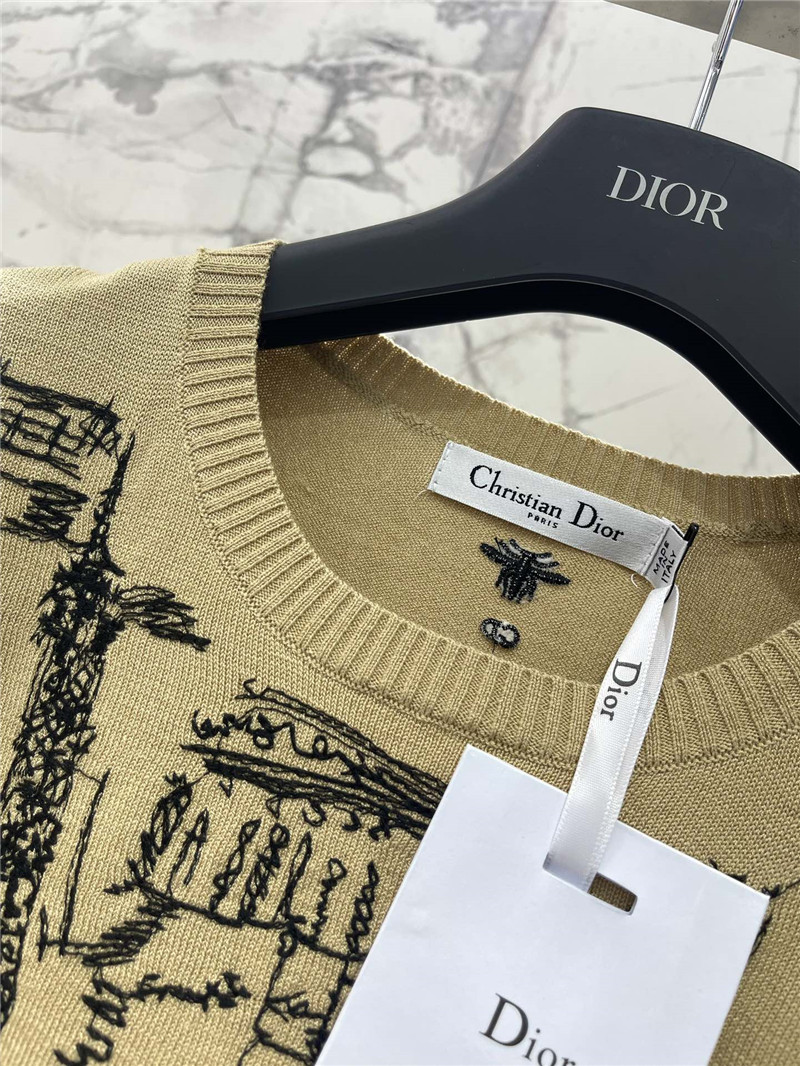 D10r embroidered painting knit t-shirt in beige