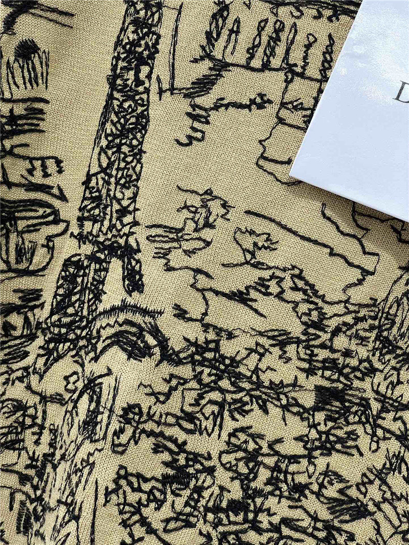 D10r embroidered painting knit t-shirt in beige