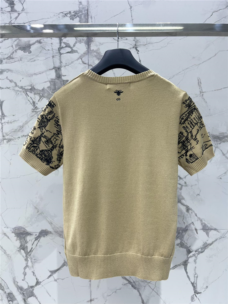 D10r embroidered painting knit t-shirt in beige