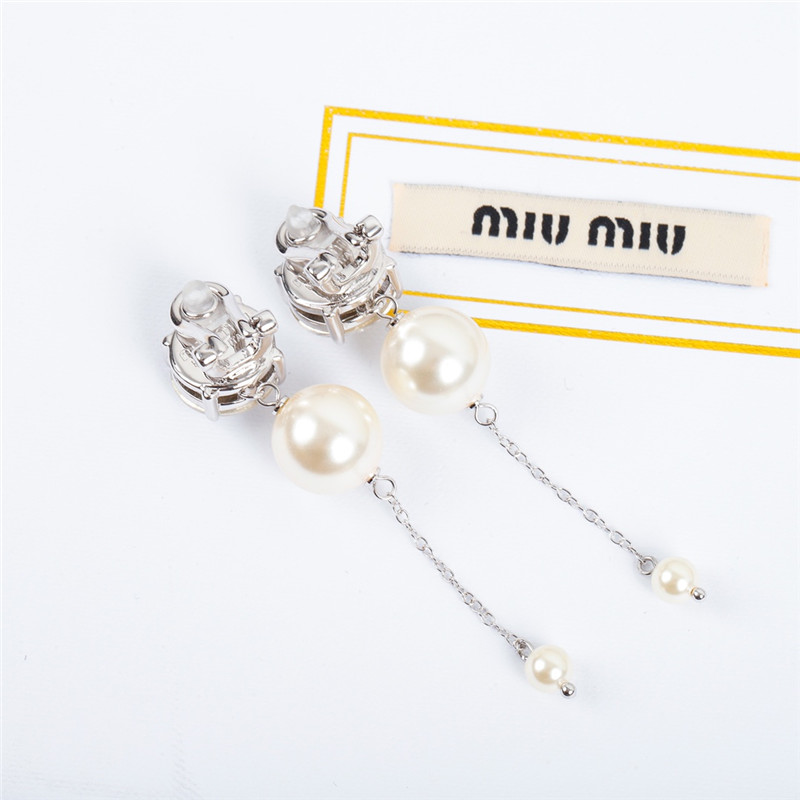 M1um1u pearl ear clips