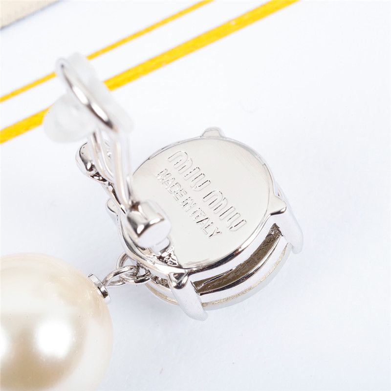 M1um1u pearl ear clips