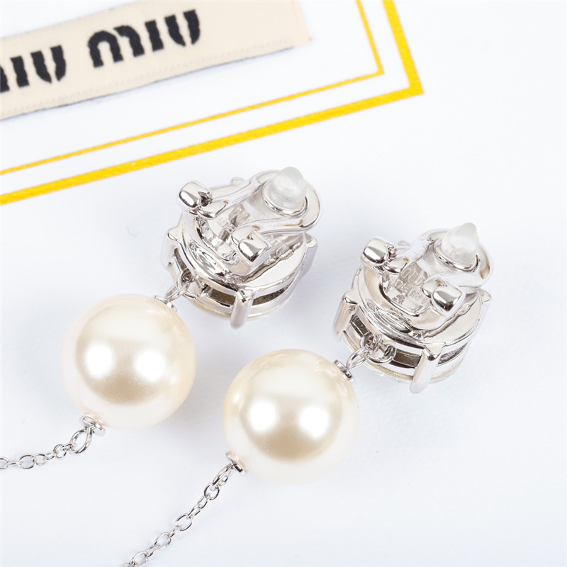 M1um1u pearl ear clips