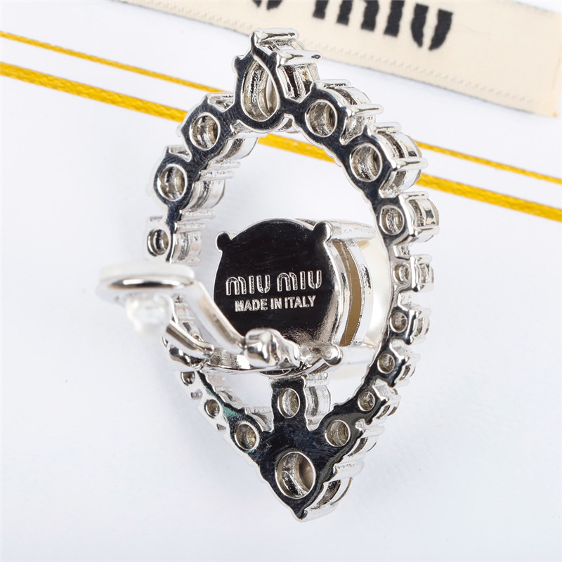 m1um1u full D1am0nd ear clips