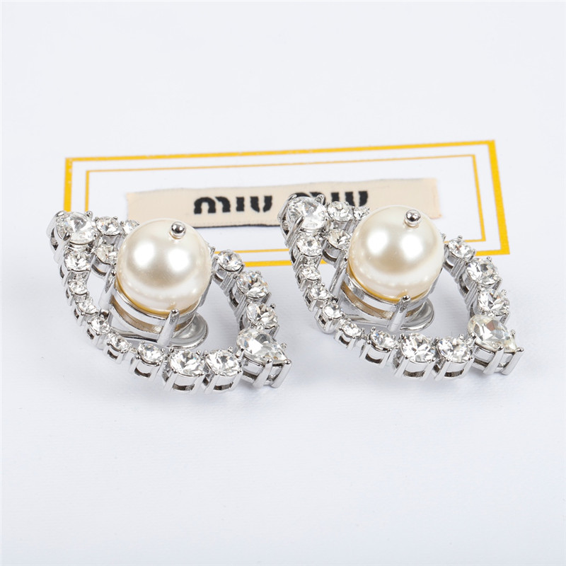 m1um1u full D1am0nd ear clips