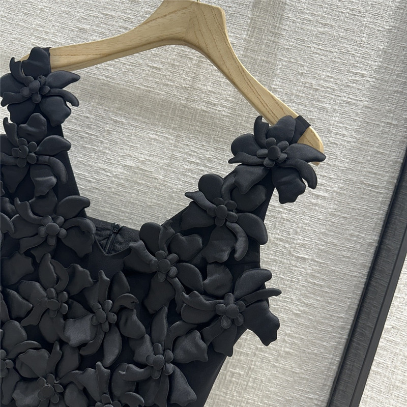 Va1e*ntin0 suspender black dress replica clothes