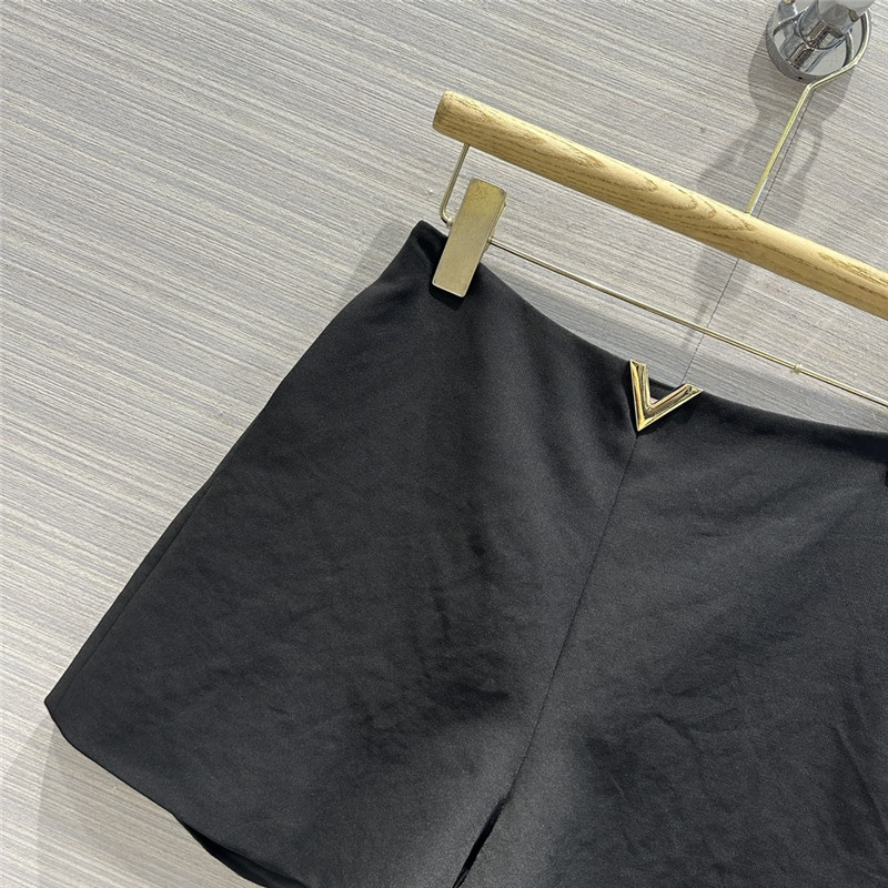 Va1e*ntin0 classic mid-high waist shorts replica clothes