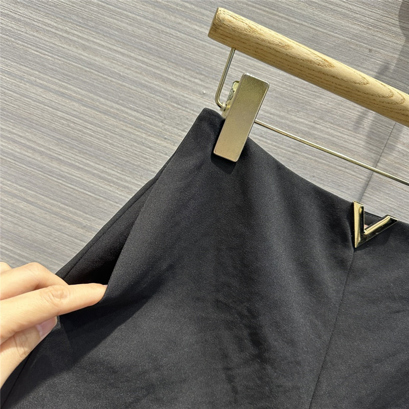 Va1e*ntin0 classic mid-high waist shorts replica clothes