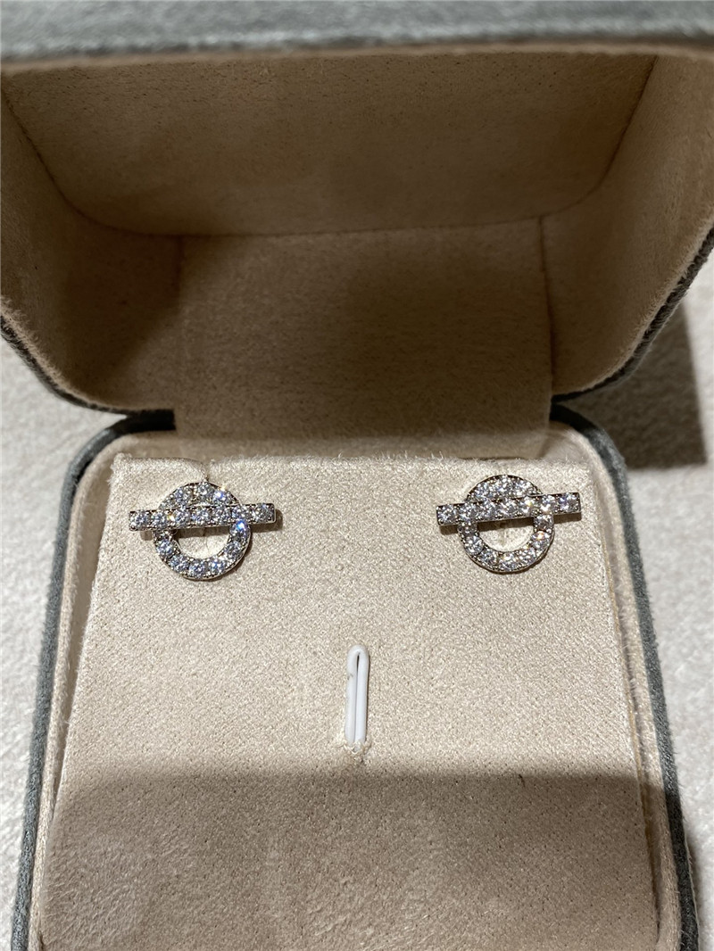 H**me5 pig nose earrings