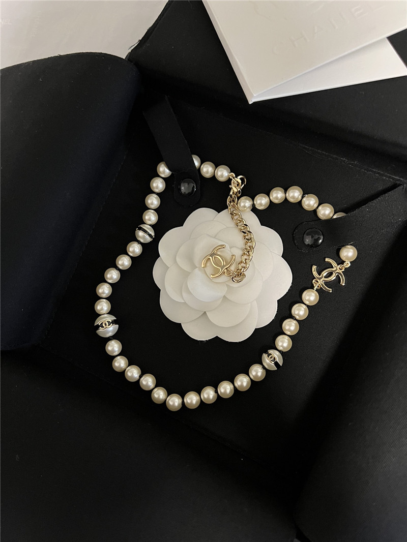 Chanel black and white pearl necklace
