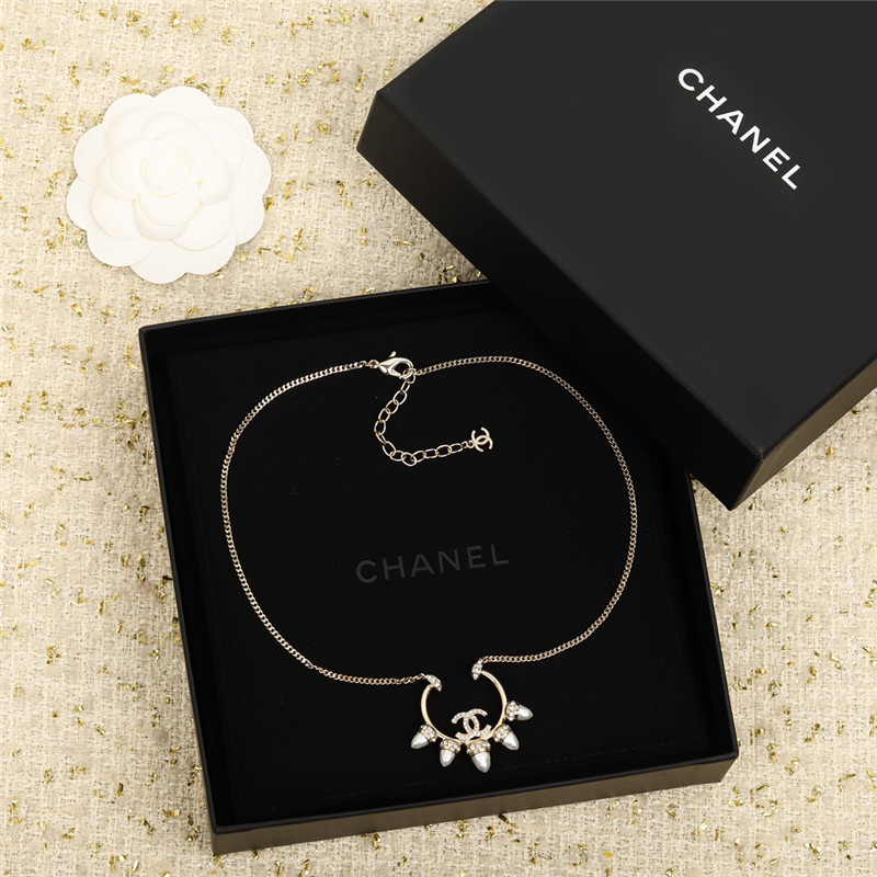 Chanel rivet pearl necklace