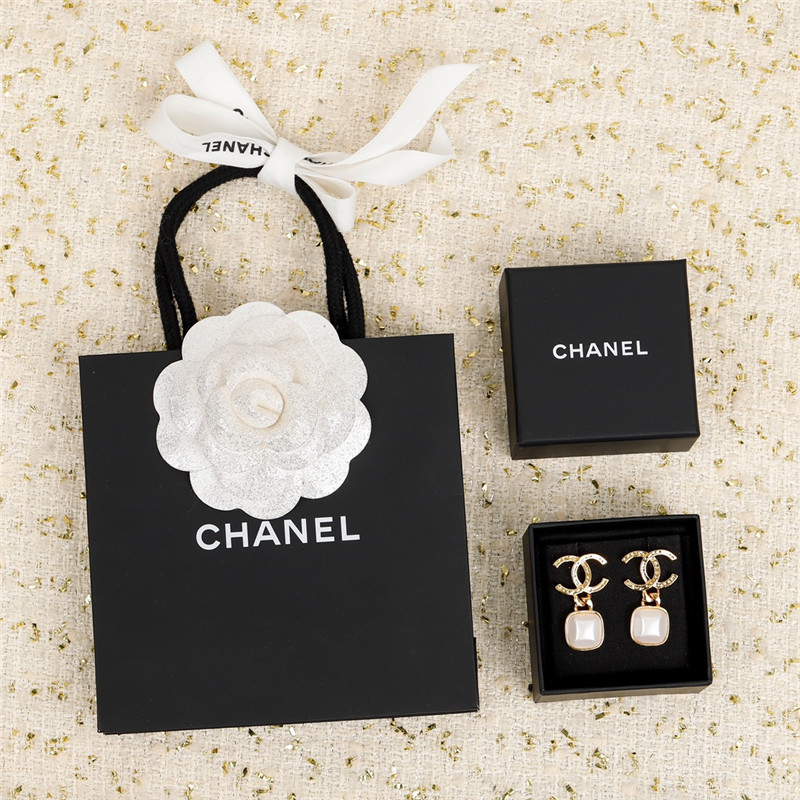 Chanel Vintage series earrings