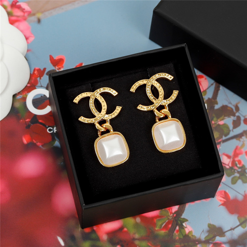 Chanel Vintage series earrings