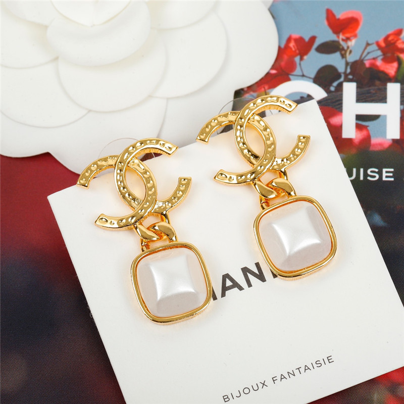 Chanel Vintage series earrings