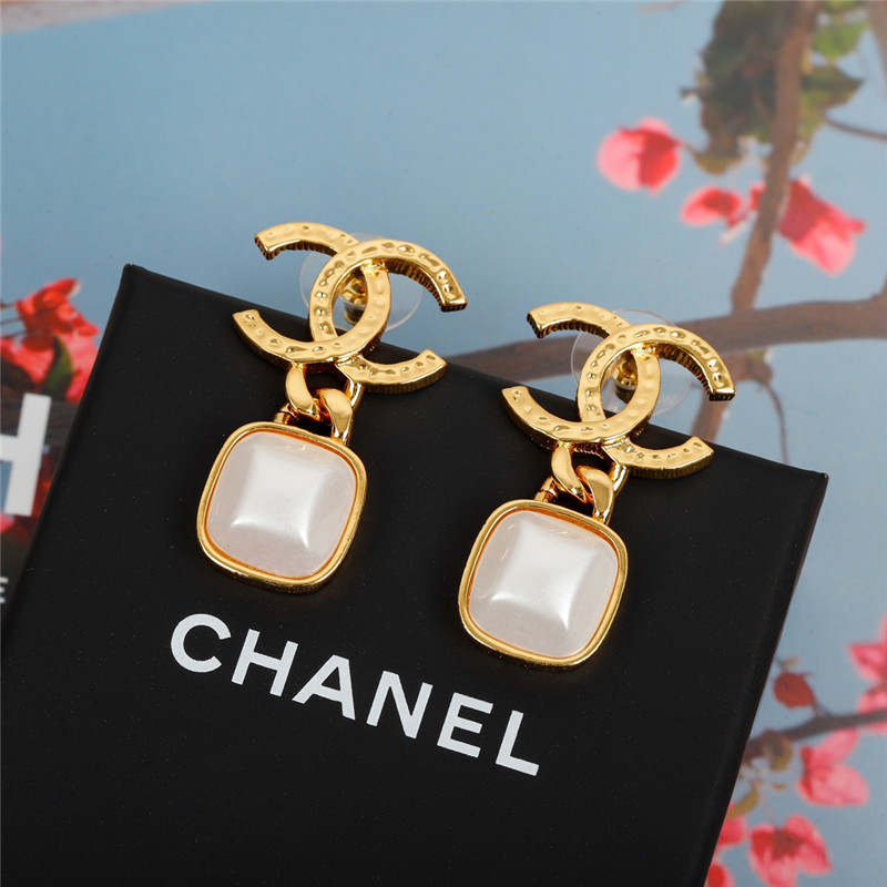 Chanel Vintage series earrings