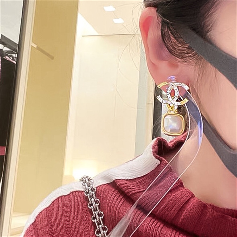 Chanel Vintage series earrings