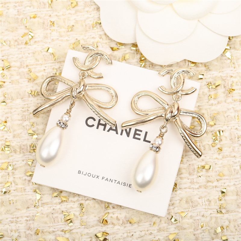 Ch**el bow pearl earrings