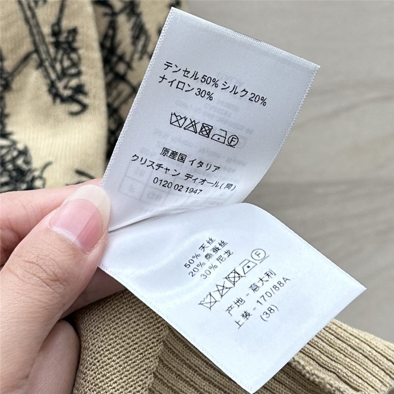 D10r graffiti embroidered short-sleeved top replica clothing