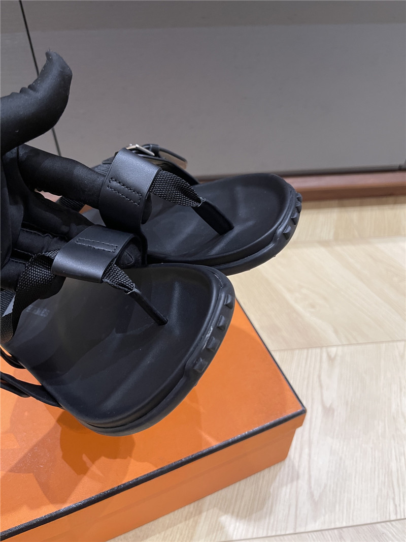 H**me5 inboard sandals black