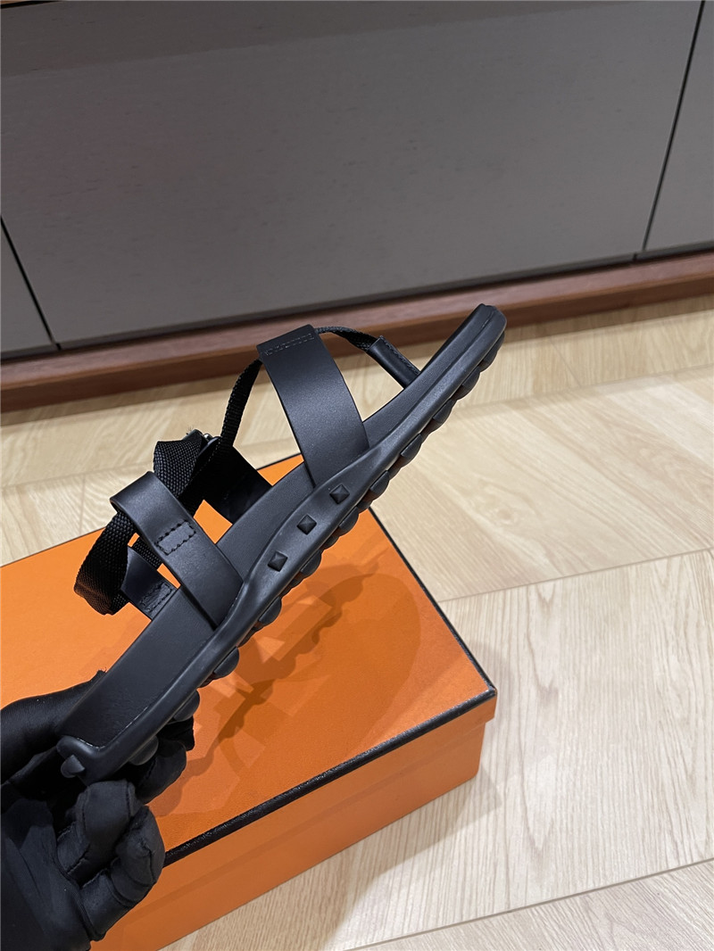 H**me5 inboard sandals black