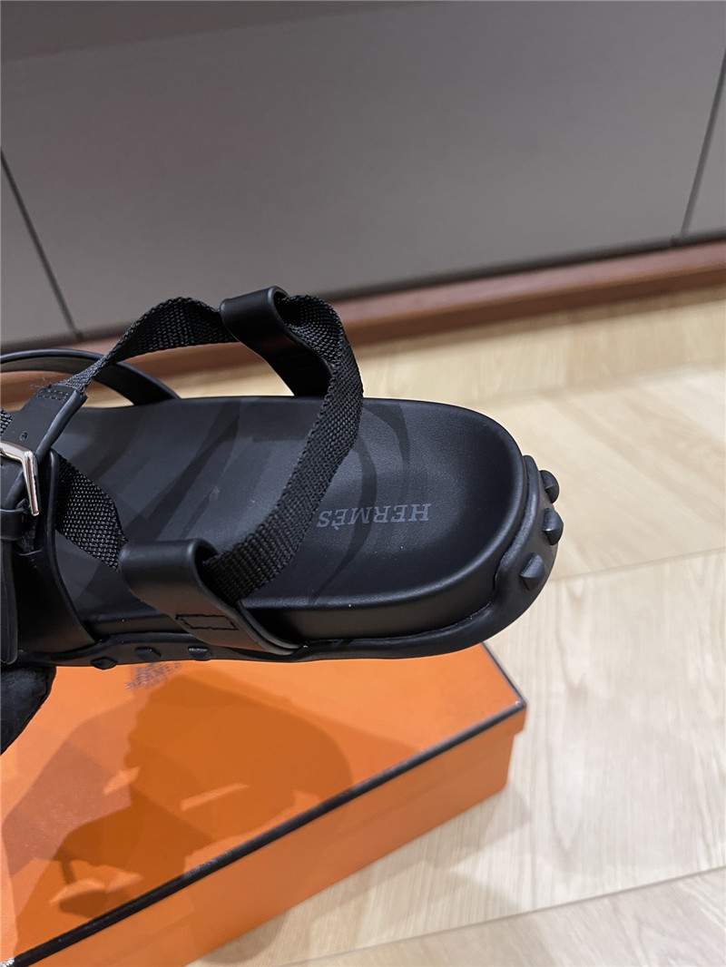 H**me5 inboard sandals black