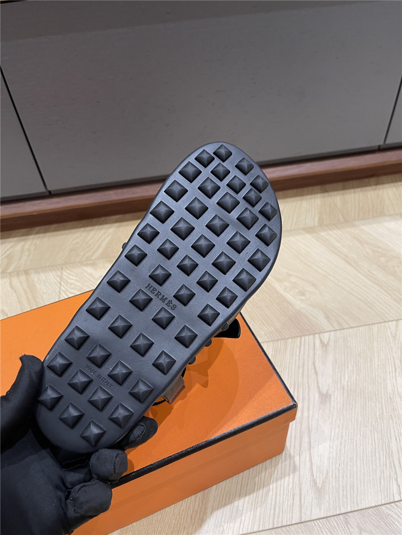 H**me5 inboard sandals black