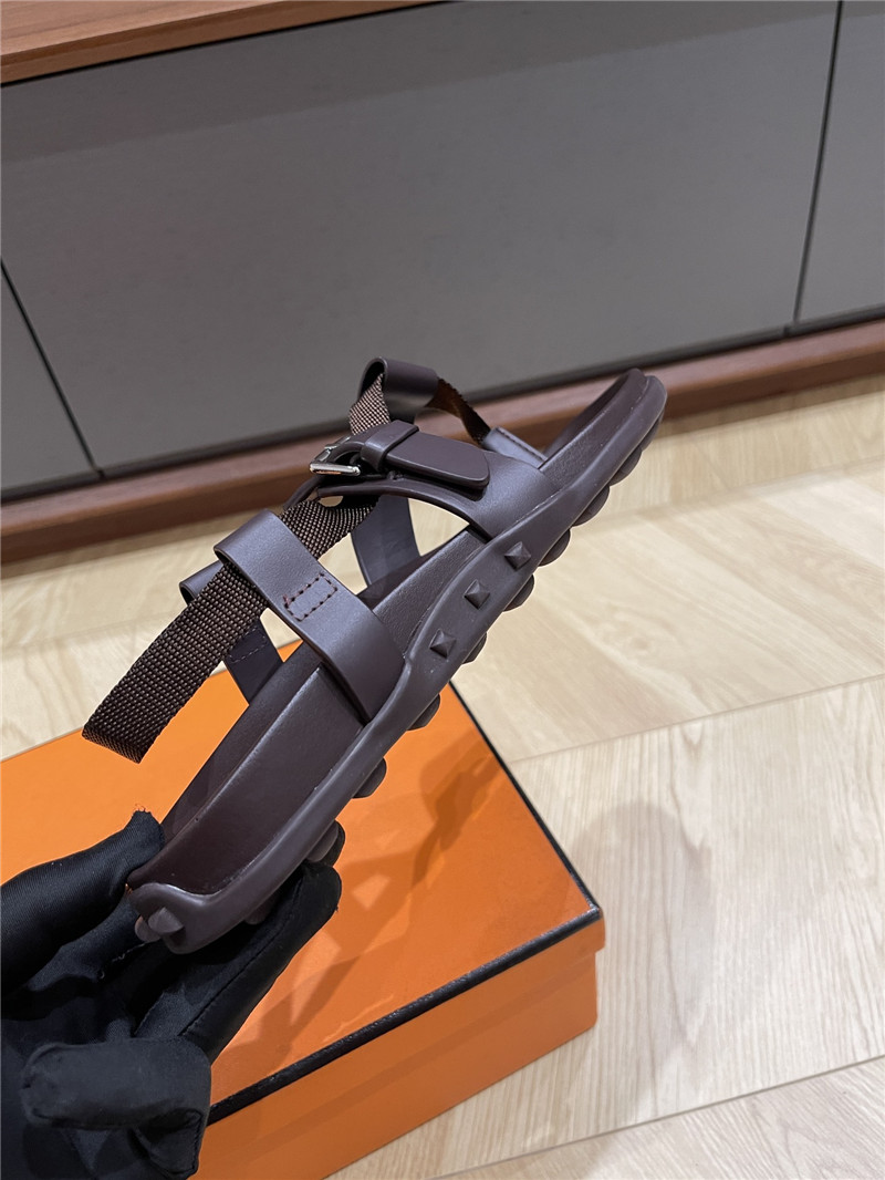 H**me5 inboard sandals brown